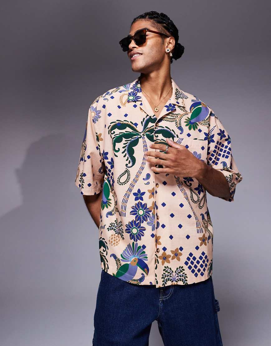 ASOS DESIGN - Kastiges Oversize-Hemd in Beige mit Reverskragen und Printmuster-Bunt von ASOS DESIGN