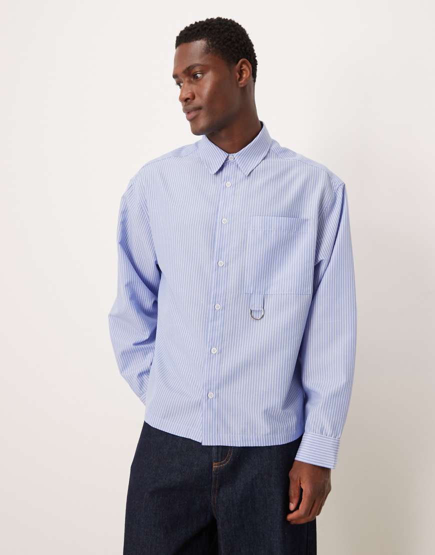 ASOS DESIGN - Kastiges Oversize-Hemd in Blau gestreift mit Taschendetail von ASOS DESIGN