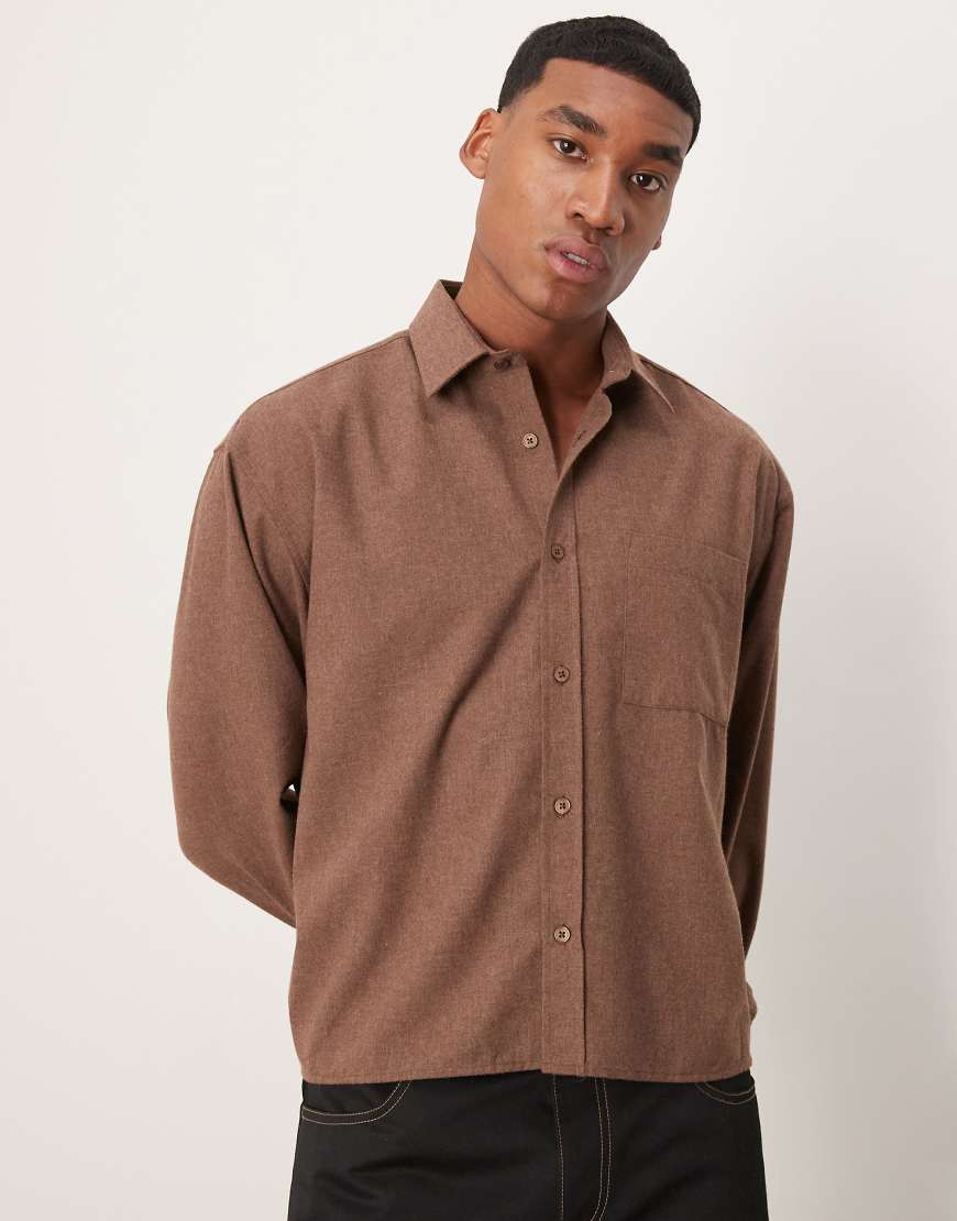 ASOS DESIGN - Kastiges Oversize-Hemd in Braun ASOS DESIGN - Kastiges Oversize-Hemd in Braun von ASOS DESIGN