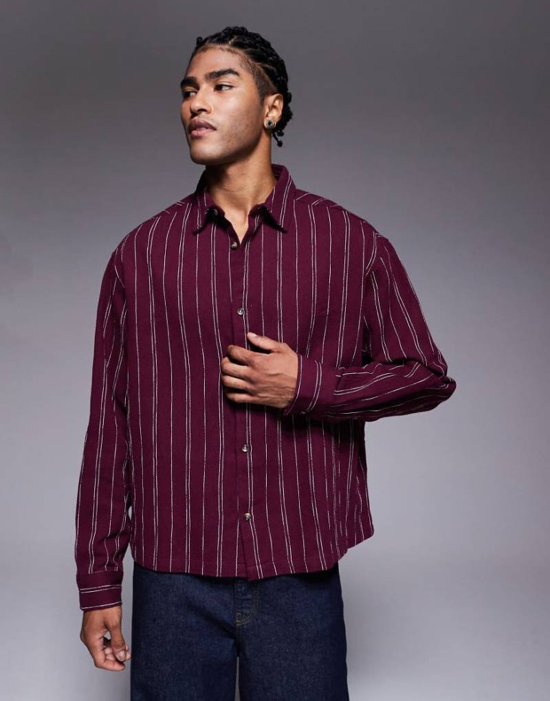 ASOS DESIGN - Kastiges Oversize-Hemd in Burgunderrot mit Streifen von ASOS DESIGN