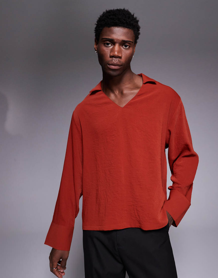 ASOS DESIGN - Kastiges Oversize-Hemd in Rot mit tief ausgeschnittenem Reverskragen ASOS DESIGN - Kastiges Oversize-Hemd in Rot mit tief ausgeschnittenem Reverskragen von ASOS DESIGN