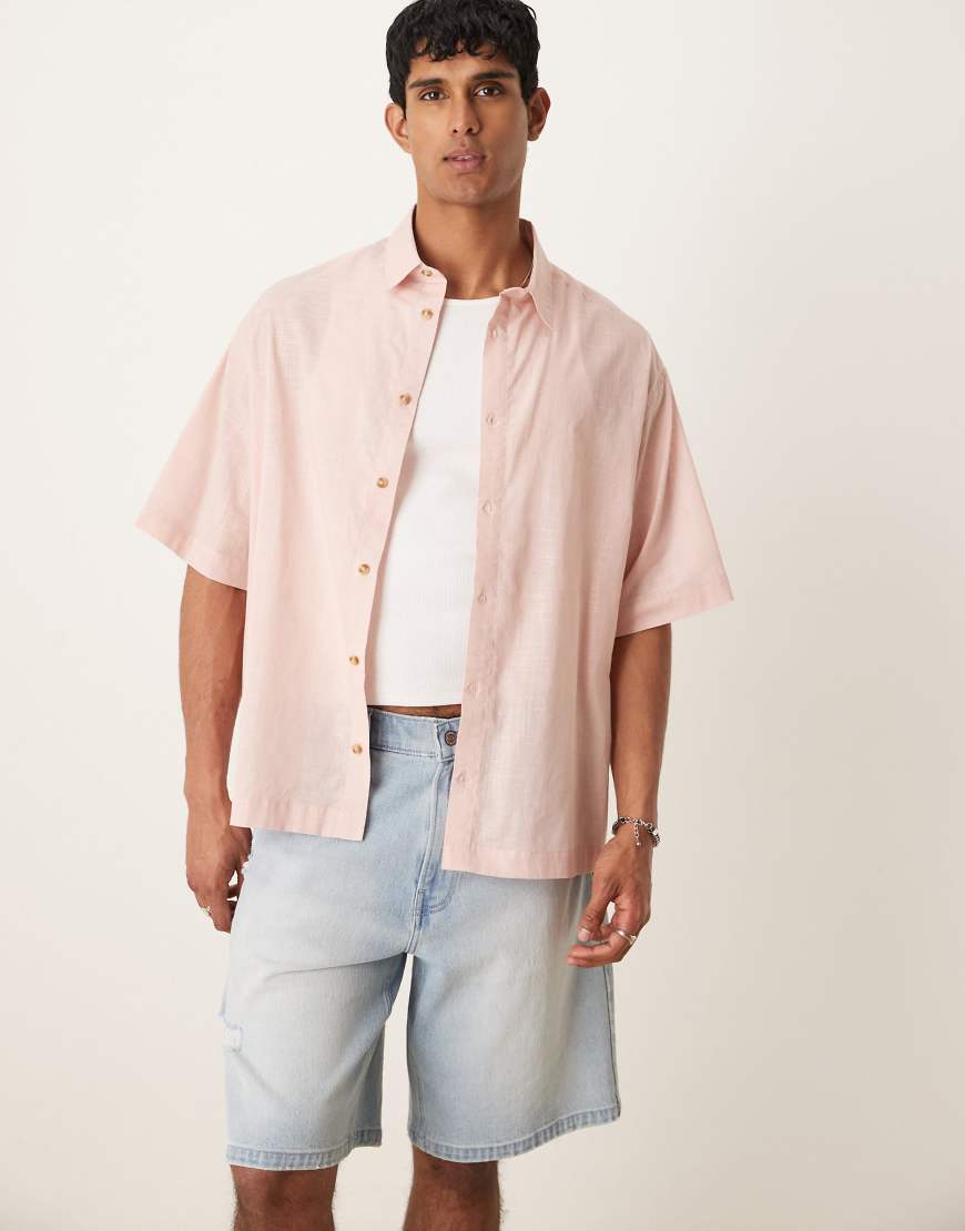 ASOS DESIGN - Kastiges Oversize-Hemd in rosa Leinenoptik ASOS DESIGN - Kastiges Oversize-Hemd in rosa Leinenoptik von ASOS DESIGN