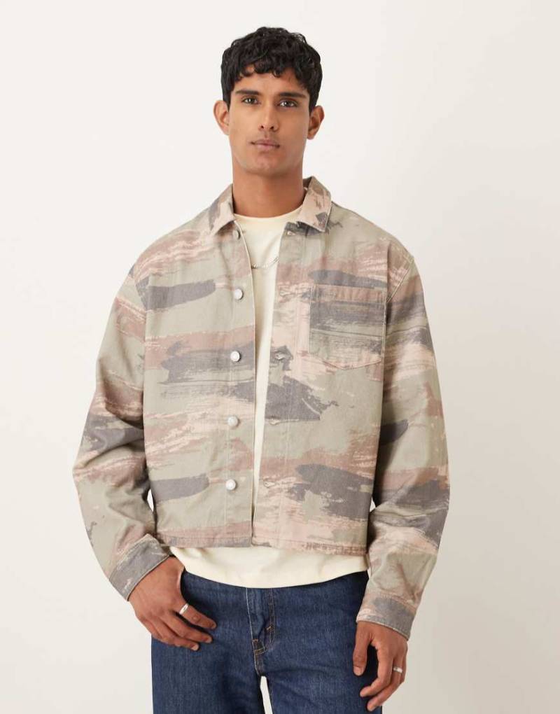 ASOS DESIGN - Kastiges Oversize-Hemd mit Military-Muster, Kombiteil-Bunt von ASOS DESIGN