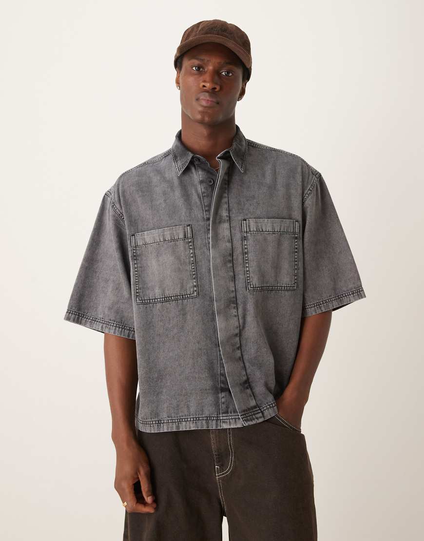 ASOS DESIGN - Kastiges Oversize-Jeanshemd in Grau von ASOS DESIGN