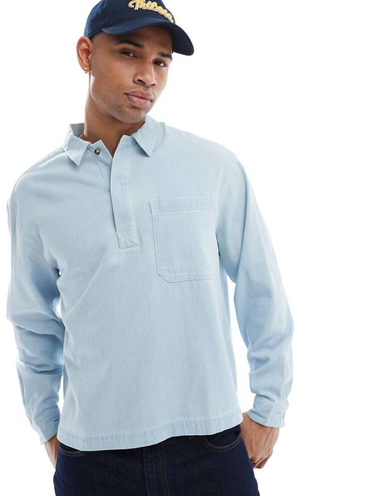 ASOS DESIGN - Kastiges Oversize-Jeanshemd in Hellblau zum Reinschlüpfen von ASOS DESIGN
