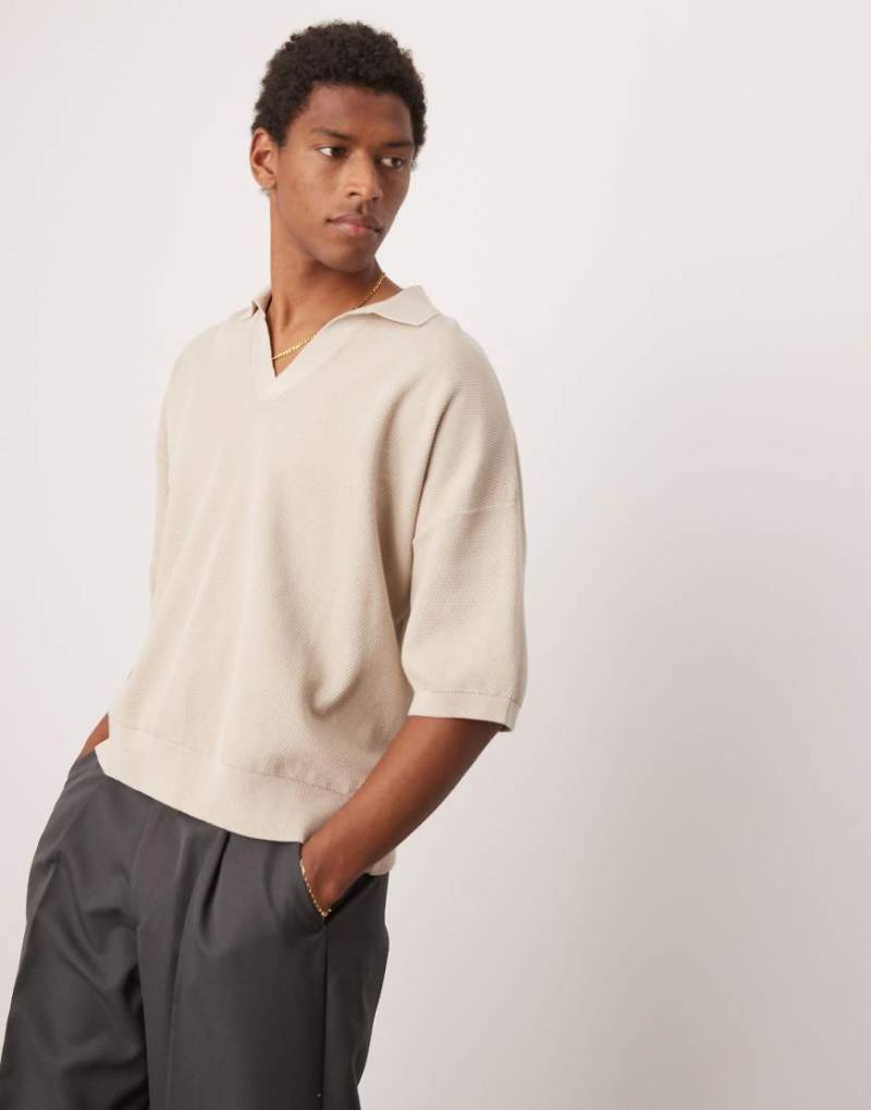 ASOS DESIGN - Oversize-Polohemd aus Strick in Ecru mit eingekerbtem Ausschnitt-Neutral von ASOS DESIGN
