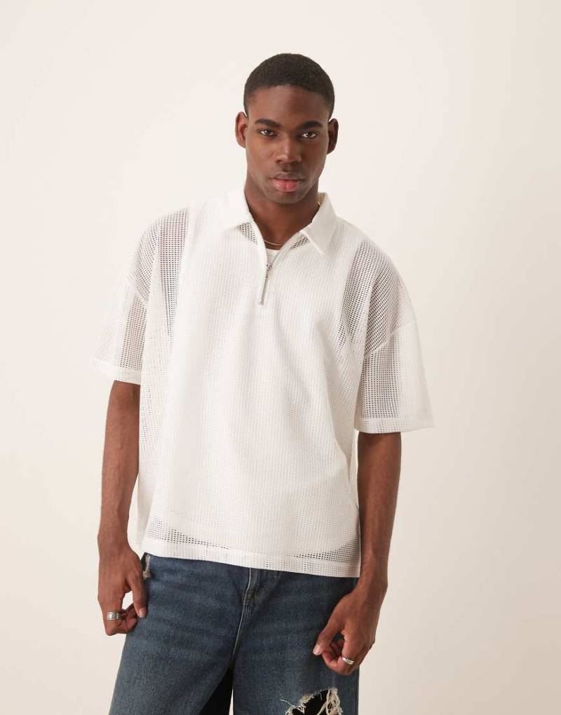 ASOS DESIGN - Kastiges Oversize-Polohemd aus weitmaschigem Netzstoff in Wollweiß mit überschnittenen Schultern und Reißverschluss von ASOS DESIGN