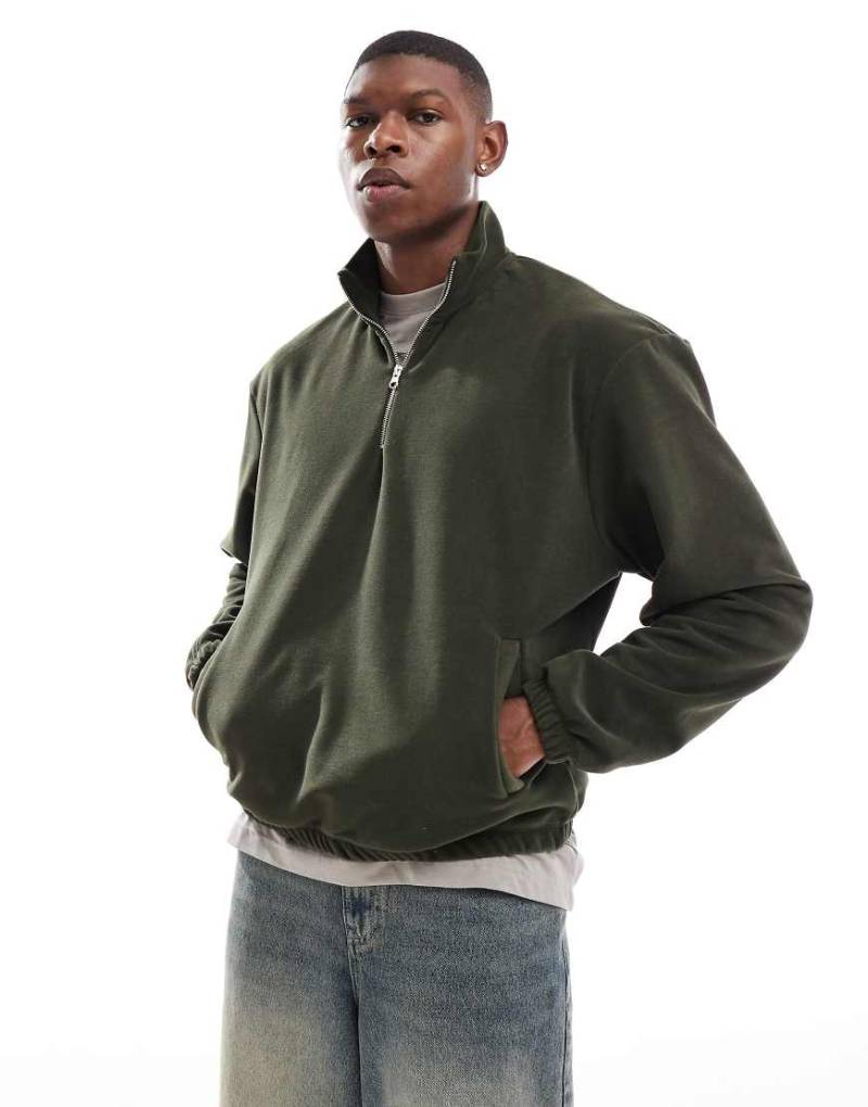 ASOS DESIGN - Boxy Fit Oversize-Sweatshirt in Grün aus Fleece mit kurzem Reißverschluss von ASOS DESIGN