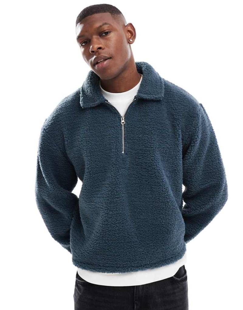 ASOS DESIGN - Boxy Fit Oversize-Sweatshirt in Grau aus Teddystoff mit kurzem Reißverschluss-Blau von ASOS DESIGN