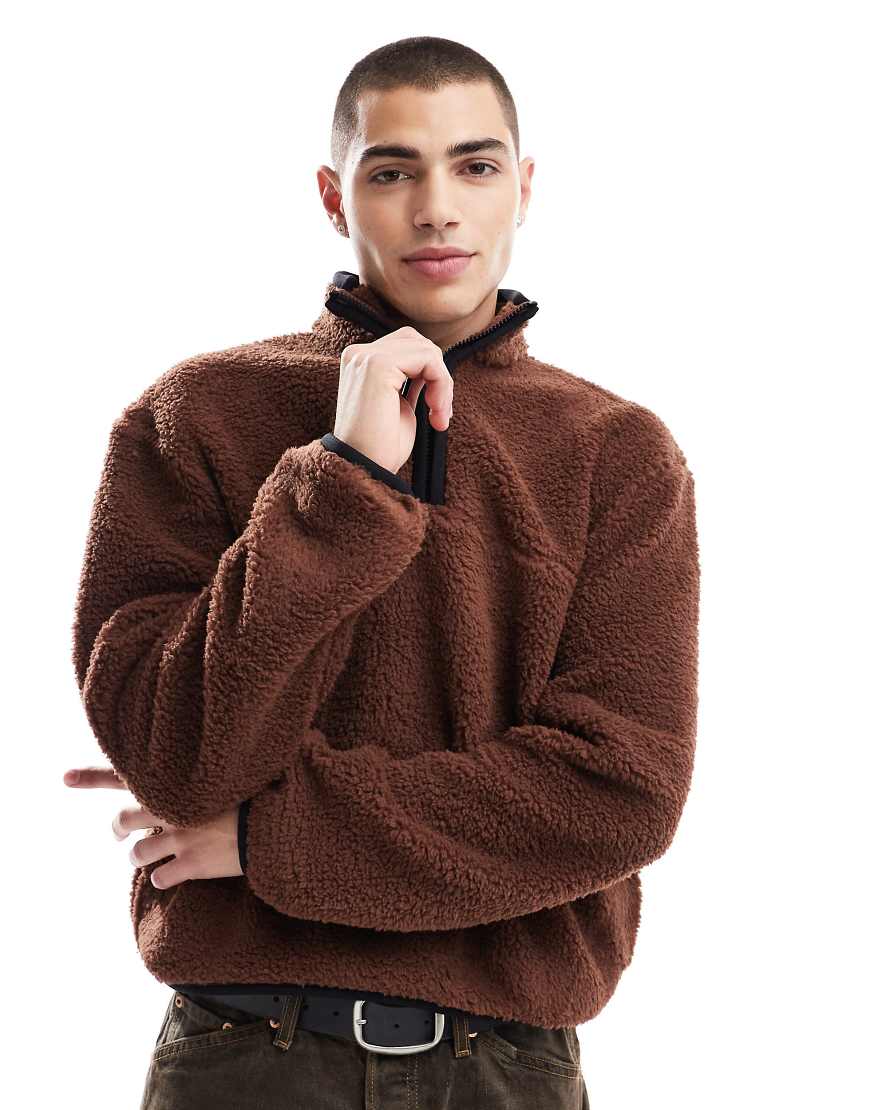 ASOS DESIGN - Kastiges Oversize-Sweatshirt aus Teddyfleece in Hellbraun mit kurzem Reißverschluss von ASOS DESIGN