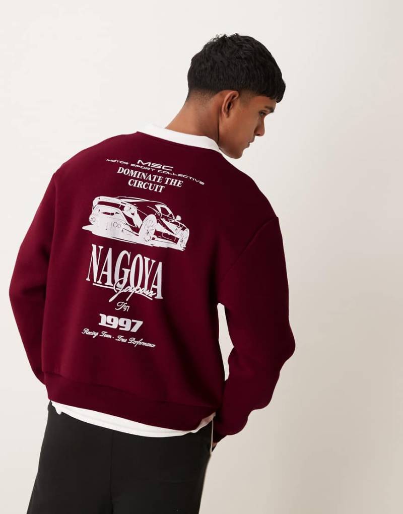 ASOS DESIGN - Kastiges Oversize-Sweatshirt in Burgunderrot mit Auto-Rückenprint von ASOS DESIGN
