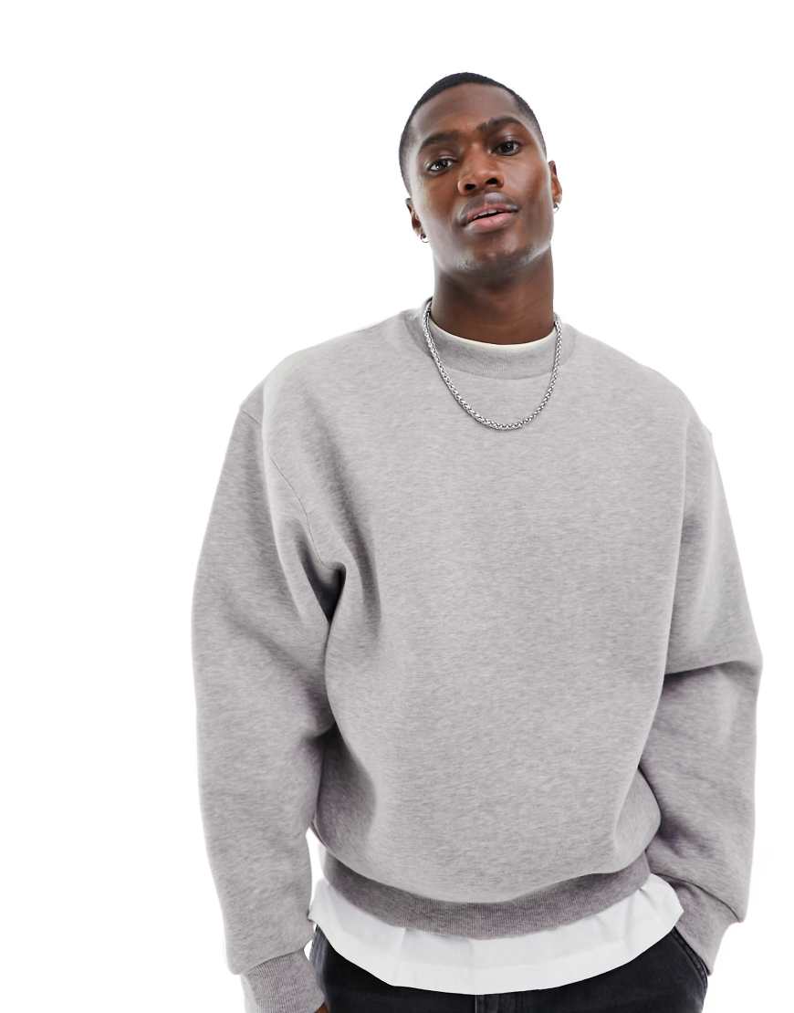 ASOS DESIGN - Kastiges Oversize-Sweatshirt in Kalkgrau ASOS DESIGN - Kastiges Oversize-Sweatshirt in Kalkgrau von ASOS DESIGN