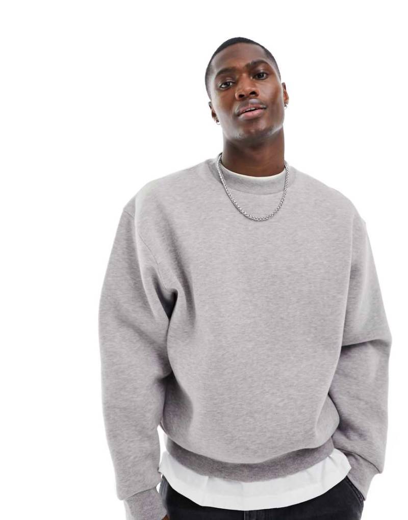 ASOS DESIGN - Kastiges Oversize-Sweatshirt in Kalkgrau von ASOS DESIGN