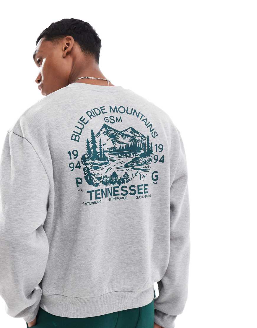 ASOS DESIGN - Kastiges Oversize-Sweatshirt in meliertem Grau mit „Tennesee"-Print ASOS DESIGN - Kastiges Oversize-Sweatshirt in meliertem Grau mit „Tennesee"-Print von ASOS DESIGN