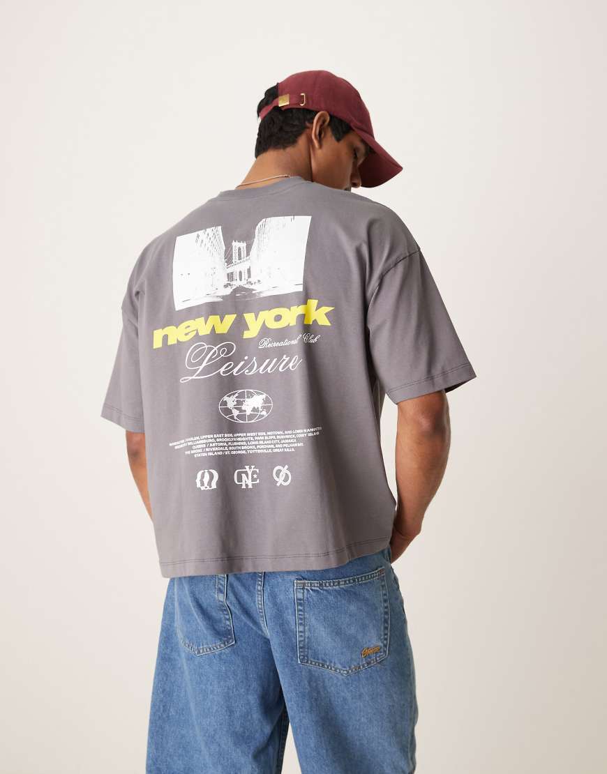 ASOS DESIGN - Kastiges Oversize-T-Shirt in Anthrazit mit „New York"-Grafikprint-Grau ASOS DESIGN - Kastiges Oversize-T-Shirt in Anthrazit mit „New York"-Grafikprint-Grau von ASOS DESIGN