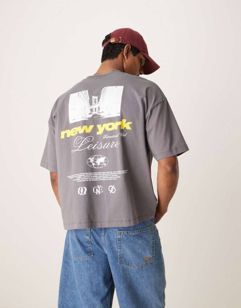 ASOS DESIGN - Kastiges Oversize-T-Shirt in Anthrazit mit „New York"-Grafikprint-Grau von ASOS DESIGN