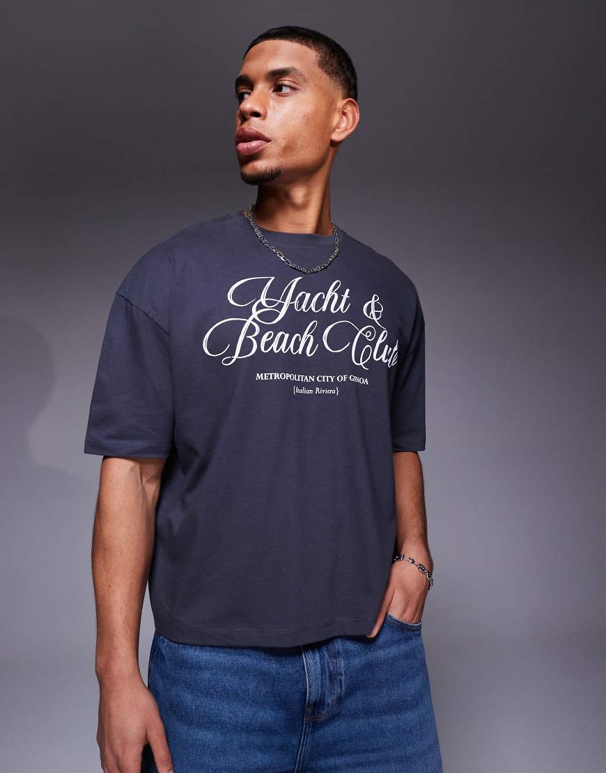 ASOS DESIGN - Kastiges Oversize-T-Shirt in Anthrazit mit Text-Print-Grau ASOS DESIGN - Kastiges Oversize-T-Shirt in Anthrazit mit Text-Print-Grau von ASOS DESIGN