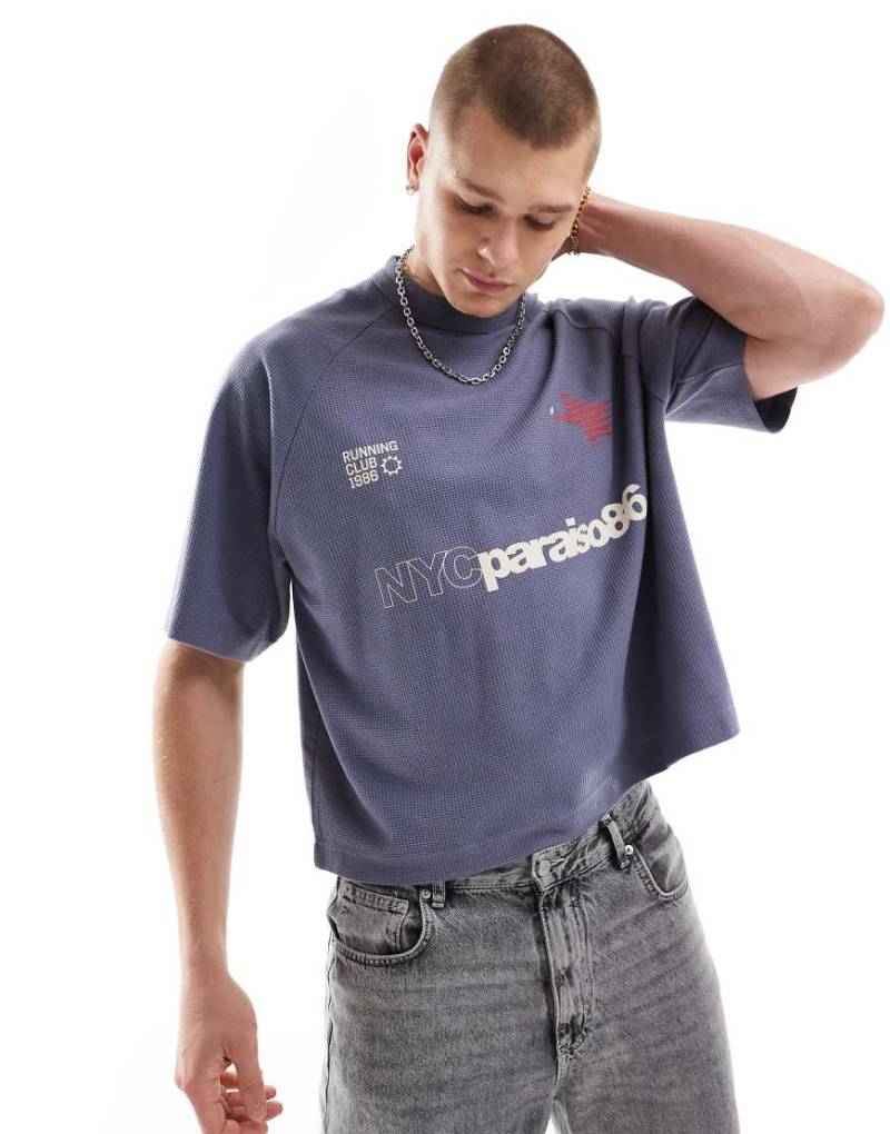 ASOS DESIGN - Kastiges Oversize-T-Shirt in Anthrazit mit Waffelstruktur mit Sportgrafik-Grau von ASOS DESIGN