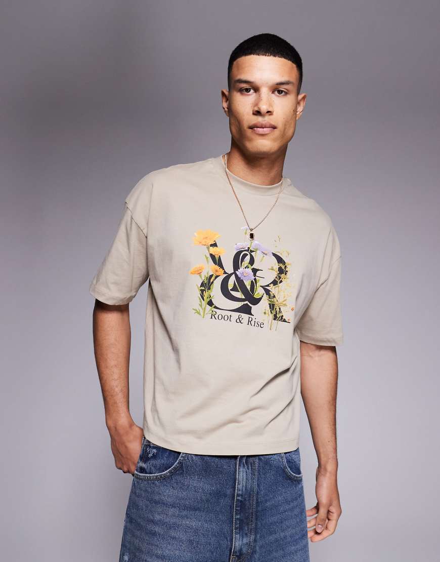 ASOS DESIGN - Kastiges Oversize-T-Shirt in Beige mit Blumenprint vorne-Neutral ASOS DESIGN - Kastiges Oversize-T-Shirt in Beige mit Blumenprint vorne-Neutral von ASOS DESIGN