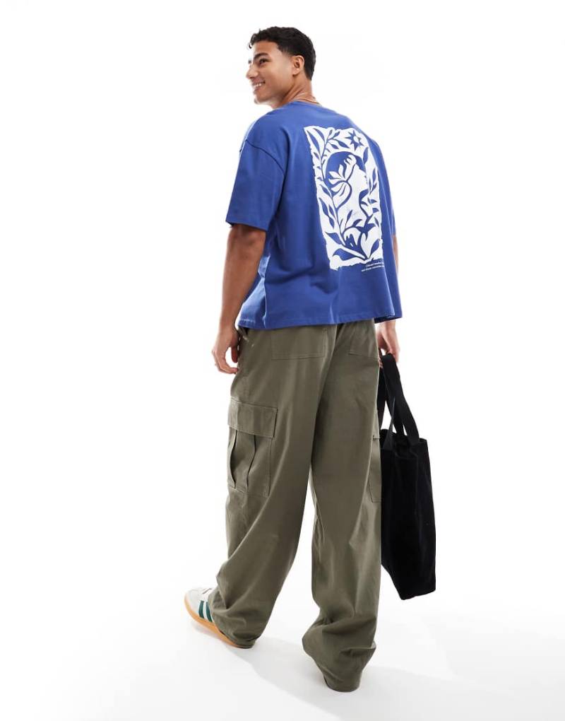 ASOS DESIGN - Kastiges Oversize-T-Shirt in Blau mit Himmelskörper-Grafik von ASOS DESIGN