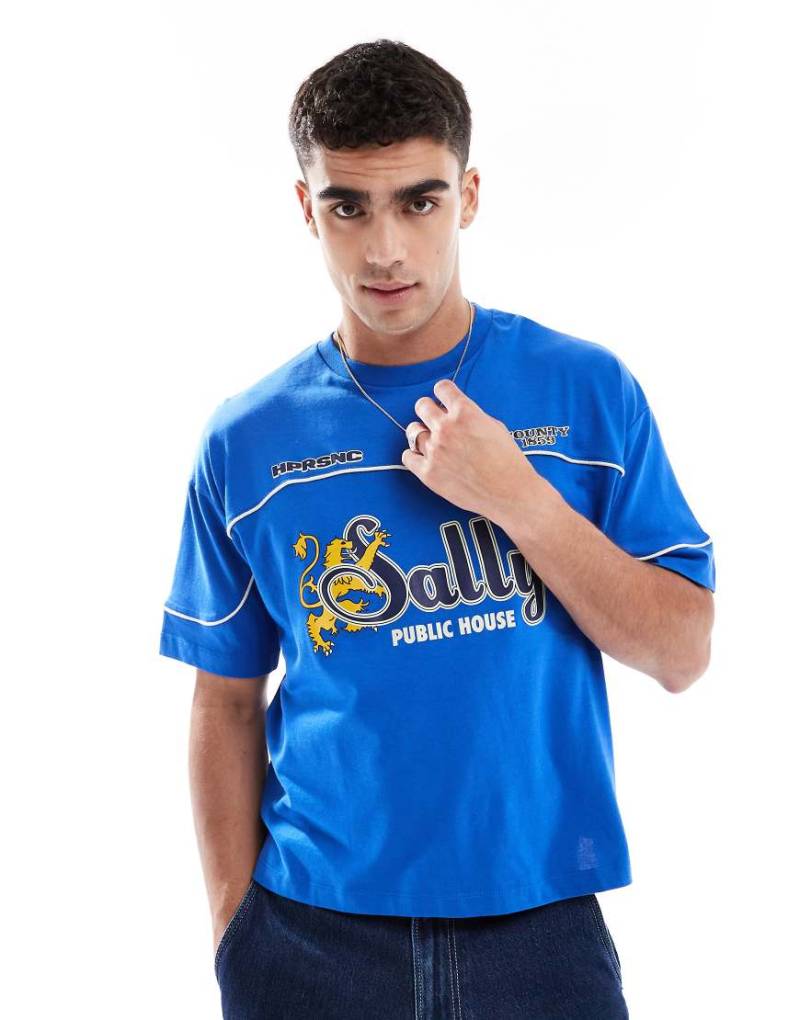 ASOS DESIGN - Kastiges Oversize-T-Shirt in Blau mit Sport-Grafikprint von ASOS DESIGN