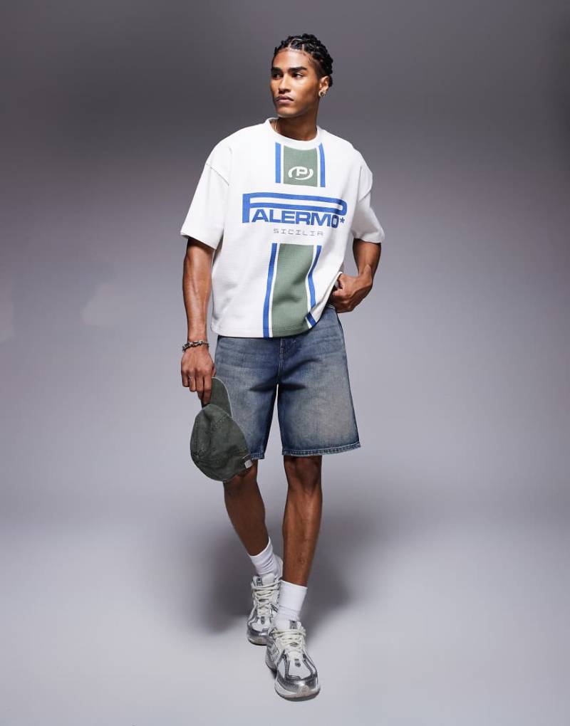ASOS DESIGN - Kastiges Oversize-T-Shirt in Cremeweiß mit „Palermo"-Print und Waffelstruktur von ASOS DESIGN