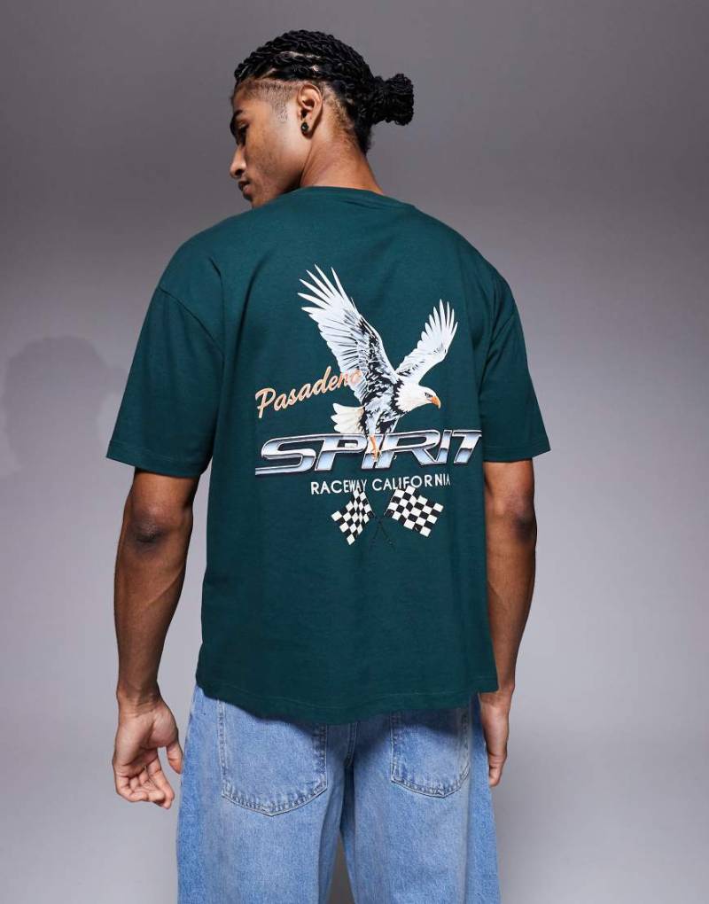 ASOS DESIGN - Kastiges Oversize-T-Shirt in Dunkelgrün mit Racing-Grafikprint von ASOS DESIGN