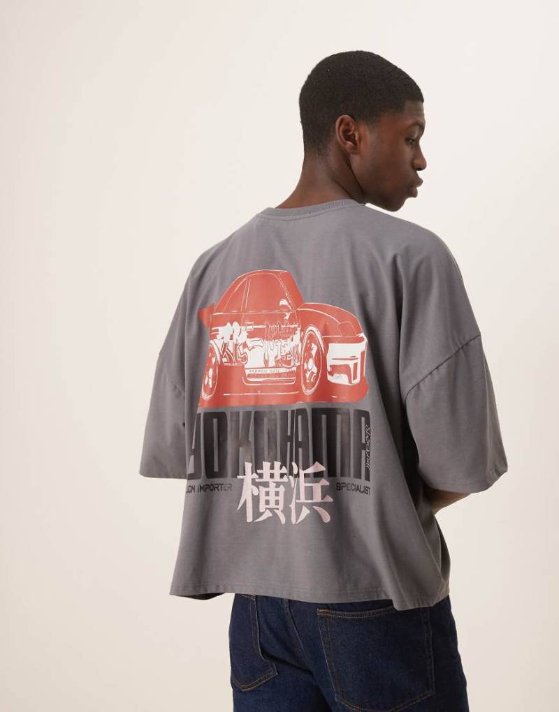 ASOS DESIGN - Kastiges Oversize-T-Shirt in Grau mit Auto-Print und überschnittenen Schultern-Grün von ASOS DESIGN