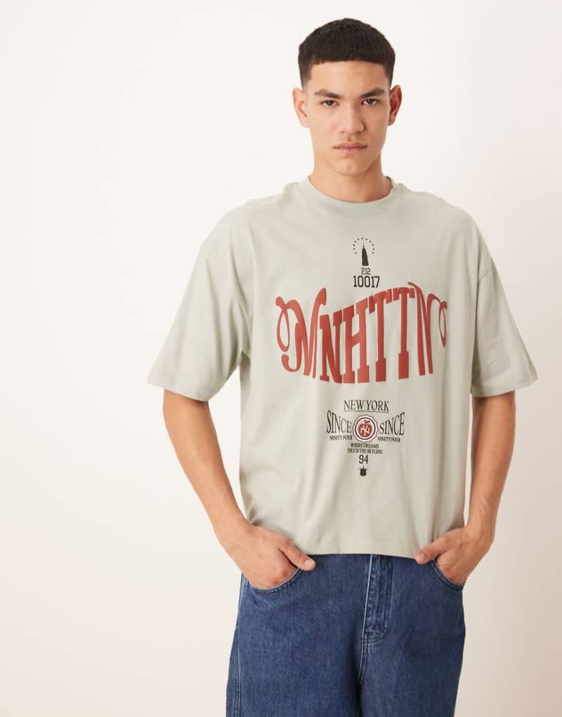 ASOS DESIGN - Kastiges Oversize-T-Shirt in Grau mit City-Print vorne von ASOS DESIGN