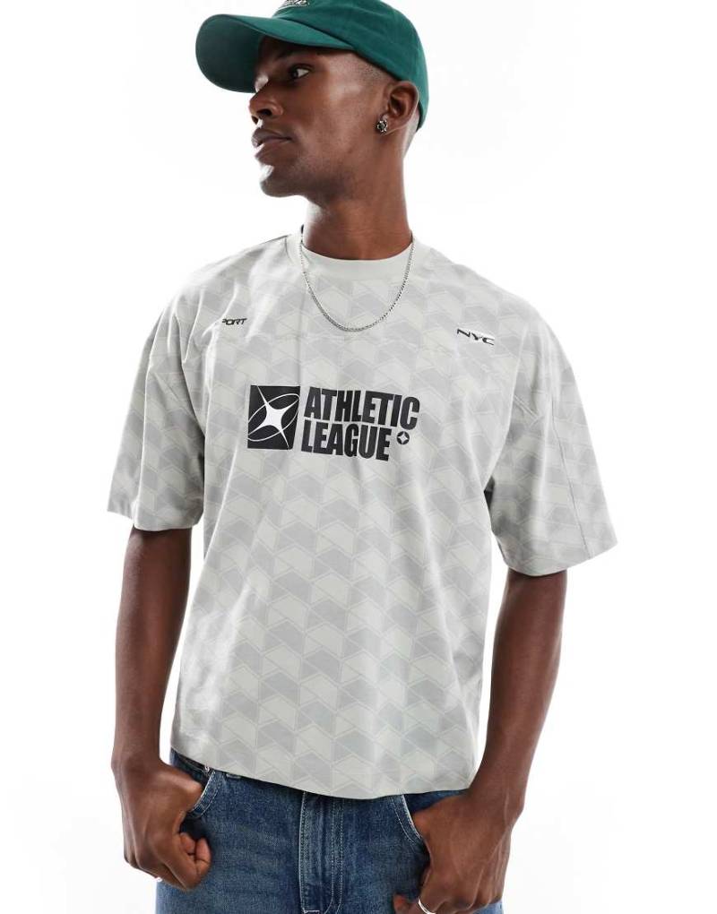 ASOS DESIGN - Kastiges Oversize-T-Shirt in Grau mit Sport-Print von ASOS DESIGN
