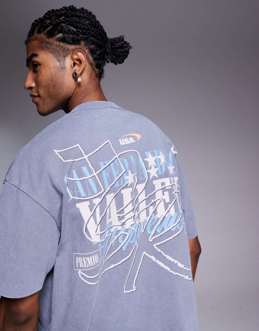 ASOS DESIGN - Kastiges Oversize-T-Shirt in verwaschenem Grau mit Street-Print von ASOS DESIGN