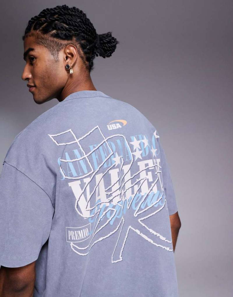 ASOS DESIGN - Kastiges Oversize-T-Shirt in verwaschenem Grau mit Street-Print von ASOS DESIGN