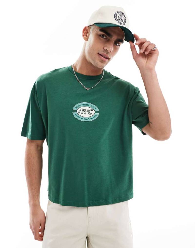ASOS DESIGN - Kastiges Oversize-T-Shirt in Grün mit Sport-Print auf der Brust von ASOS DESIGN