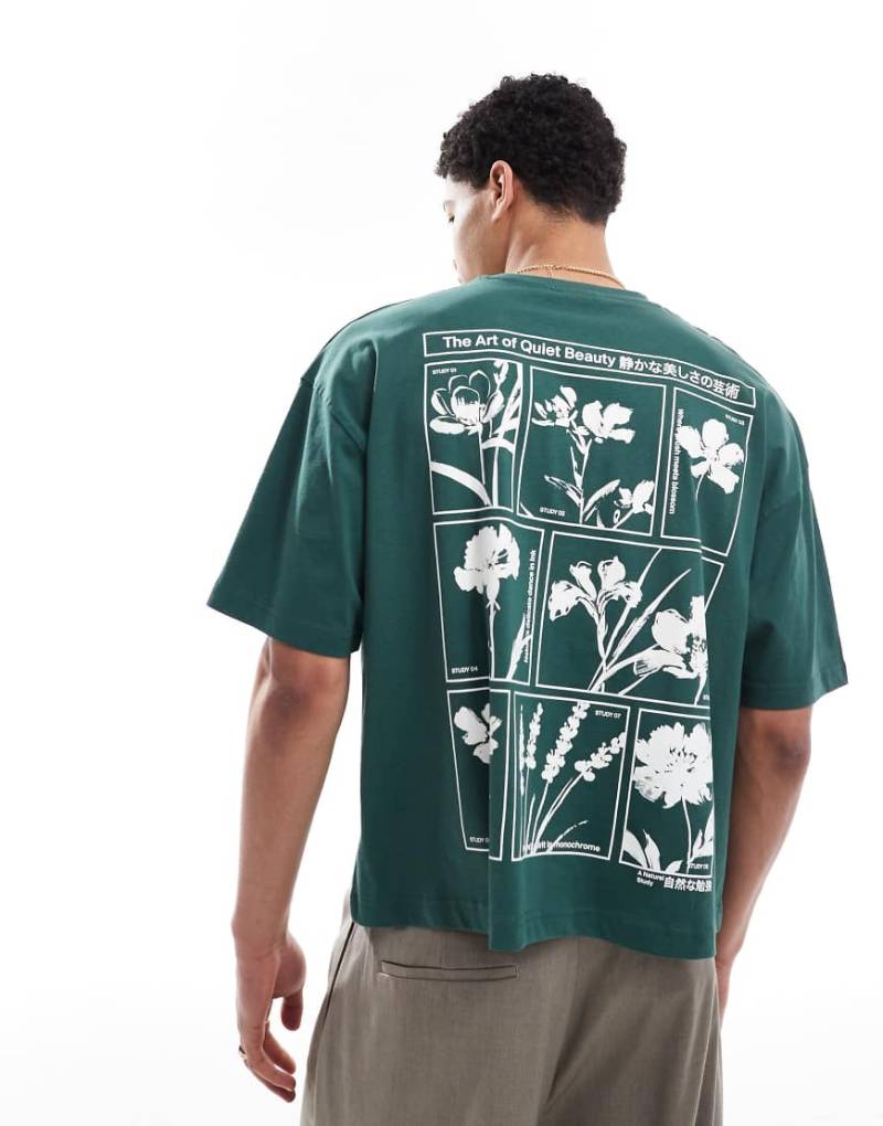 ASOS DESIGN - Kastiges Oversize-T-Shirt in Grün mit floralem Grafikprint von ASOS DESIGN