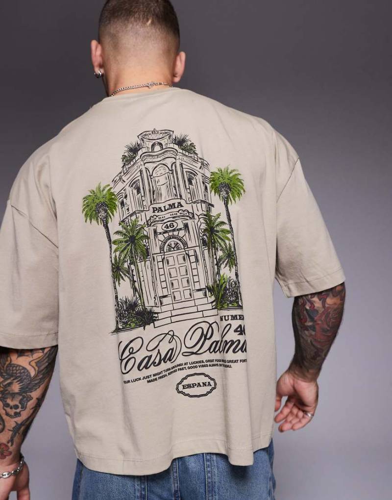 ASOS DESIGN - Kastiges Oversize-T-Shirt in Hellbraun mit Print auf Vorder- und Rückseite von ASOS DESIGN