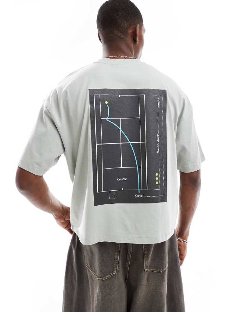 ASOS DESIGN - Kastiges Oversize-T-Shirt in Hellgrau mit Grafik am Rücken von ASOS DESIGN