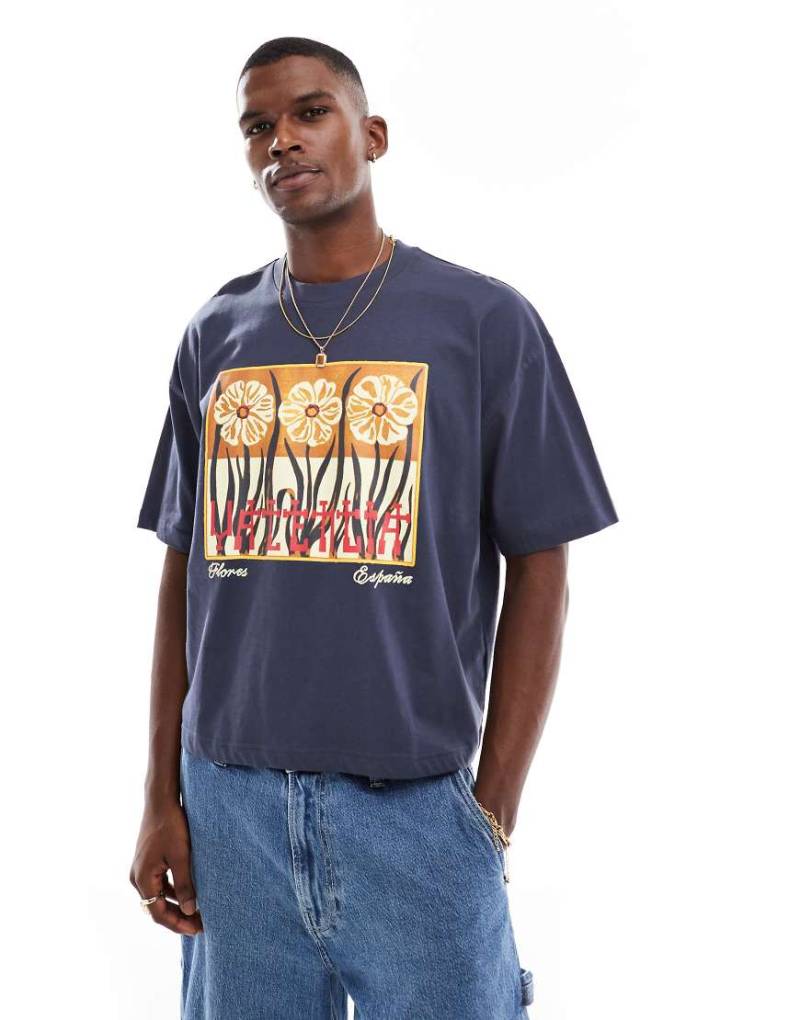 ASOS DESIGN - Kastiges Oversize-T-Shirt in Marineblau mit Blumen-Grafikprint von ASOS DESIGN
