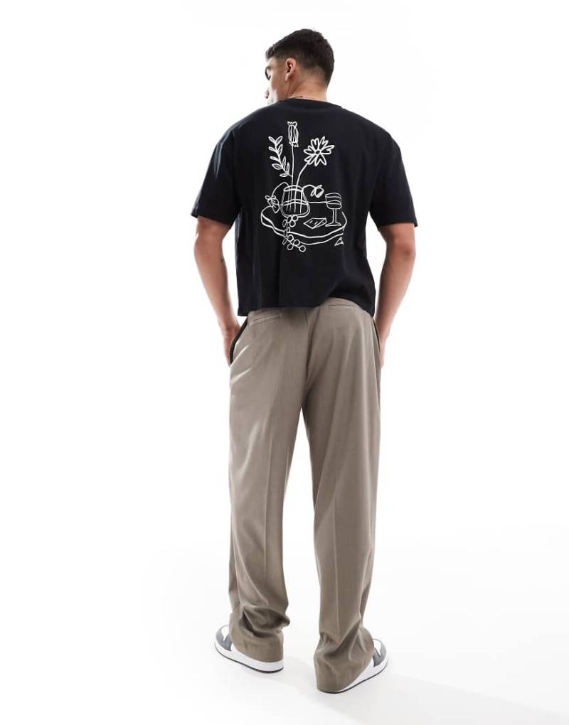 ASOS DESIGN - Kastiges Oversize-T-Shirt in Schwarz mit Blumen-Print von ASOS DESIGN