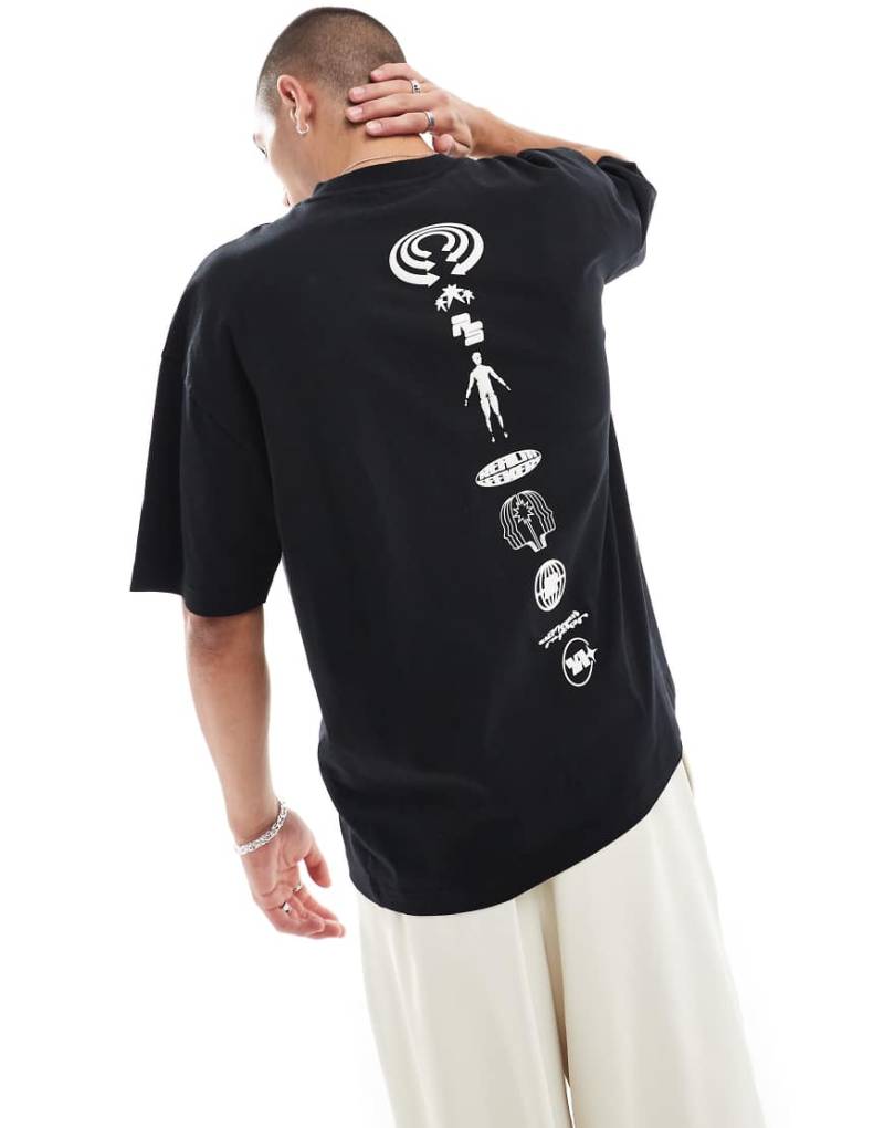 ASOS DESIGN - Kastiges Oversize-T-Shirt in Schwarz mit Himmelskörper-Print auf der Brust und entlang der Wirbelsäule von ASOS DESIGN