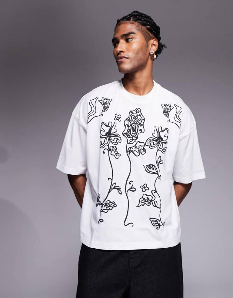 ASOS DESIGN - Kastiges Oversize-T-Shirt in Weiß mit Blumenmotiv-Grafikprint von ASOS DESIGN