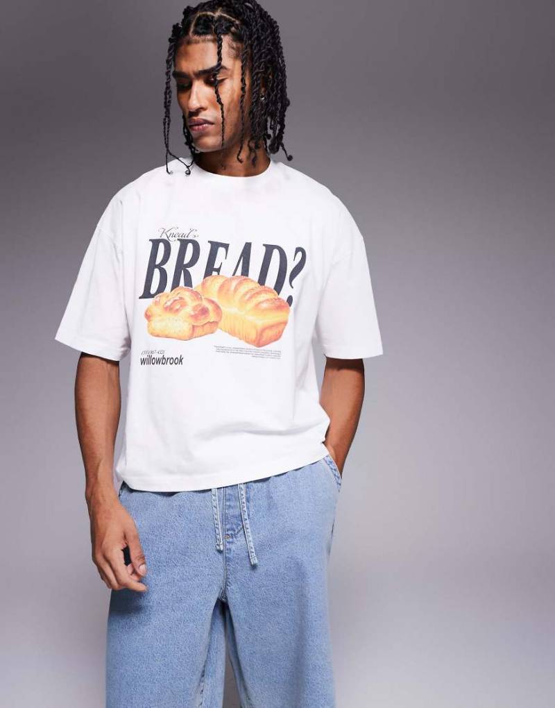 ASOS DESIGN - Kastiges Oversize-T-Shirt in Weiß mit Brot-Grafikprint von ASOS DESIGN