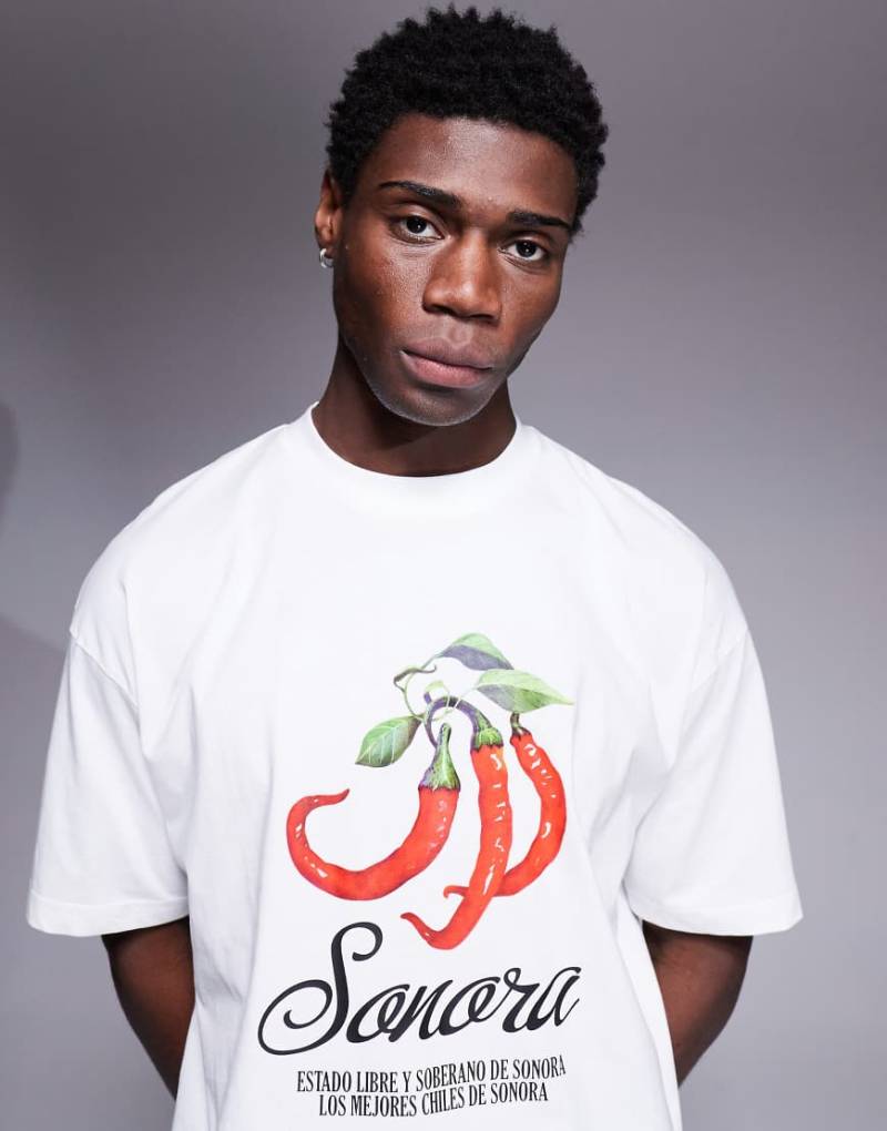 ASOS DESIGN - Kastiges Oversize-T-Shirt in Weiß mit Chili-Grafikprint von ASOS DESIGN