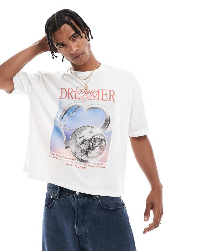 ASOS DESIGN - Kastiges Oversize-T-Shirt in Weiß mit Grafikprint von ASOS DESIGN