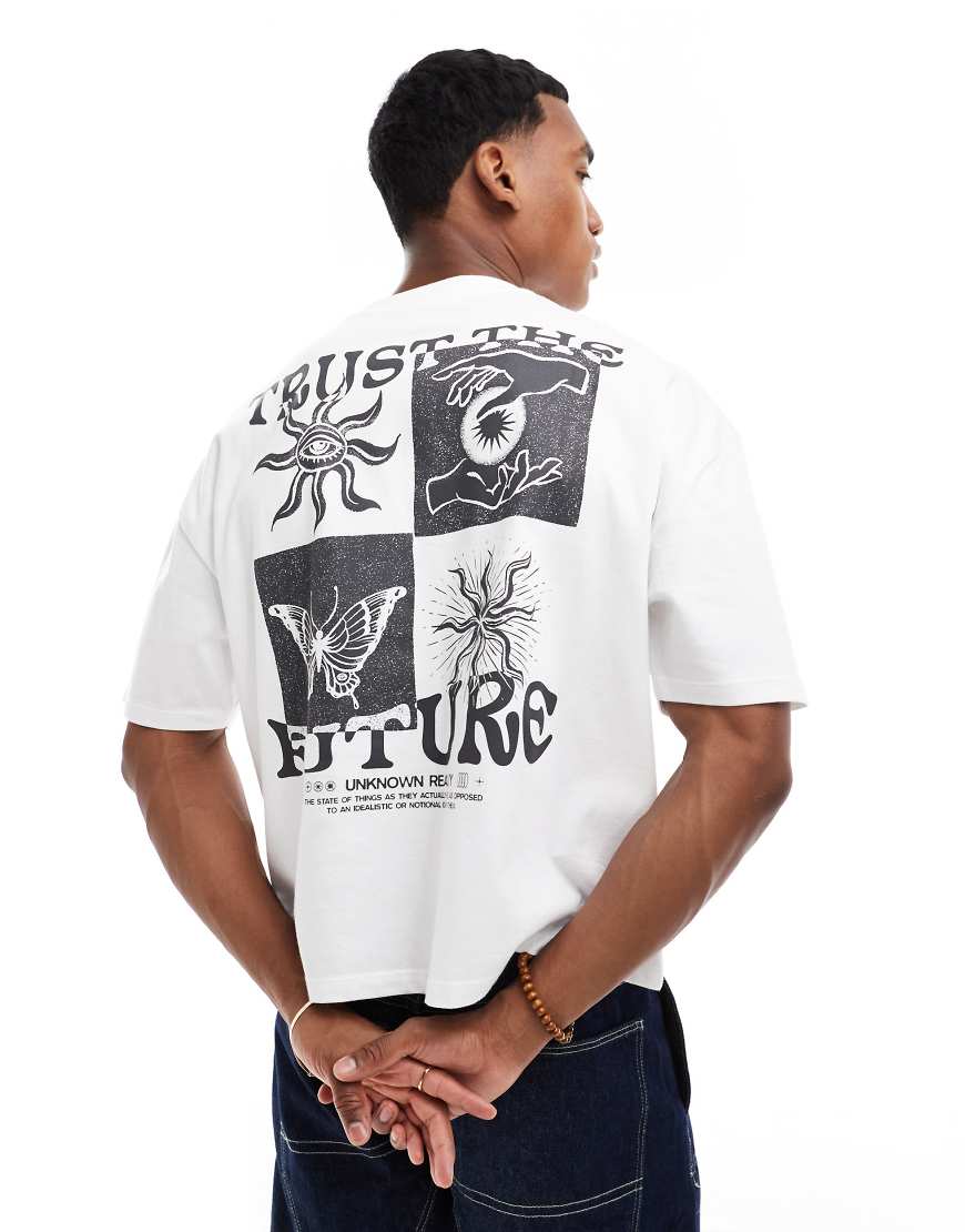 ASOS DESIGN - Kastiges Oversize-T-Shirt in Weiß mit Rückenprint ASOS DESIGN - Kastiges Oversize-T-Shirt in Weiß mit Rückenprint von ASOS DESIGN