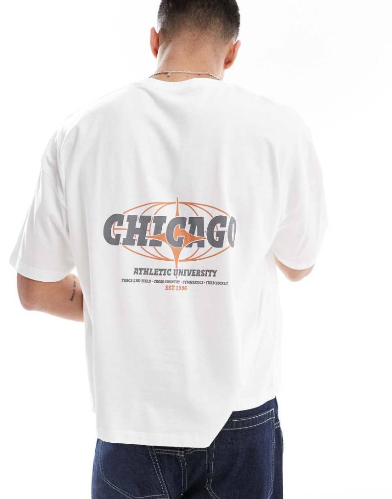 ASOS DESIGN - Kastiges Oversize-T-Shirt in Weiß mit überschnittenen Schultern und City-Print von ASOS DESIGN