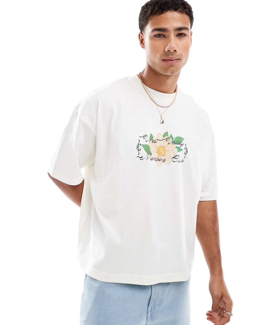 ASOS DESIGN - Kastiges Oversize-T-Shirt in Wollweiß mit Blumen-Grafikprint von ASOS DESIGN