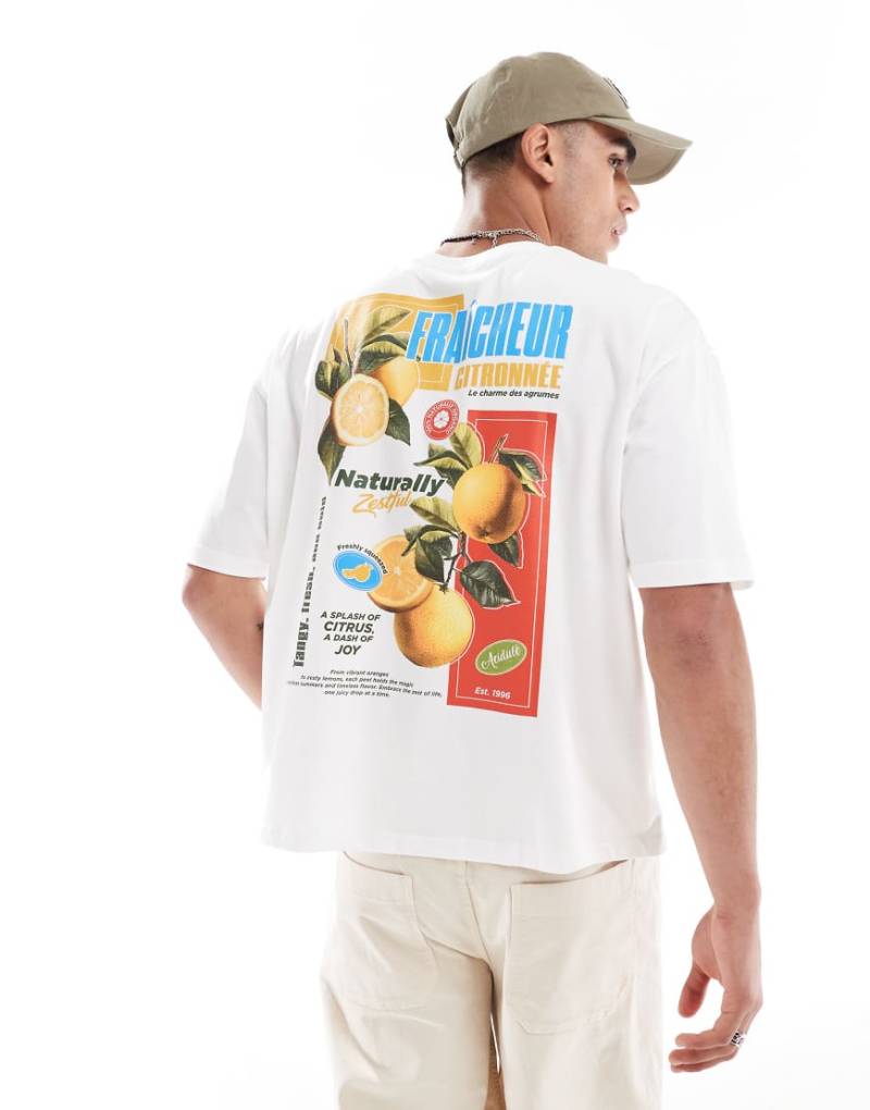 ASOS DESIGN - Kastiges Oversize-T-Shirt in Wollweiß mit Obstgrafik auf dem Rücken von ASOS DESIGN