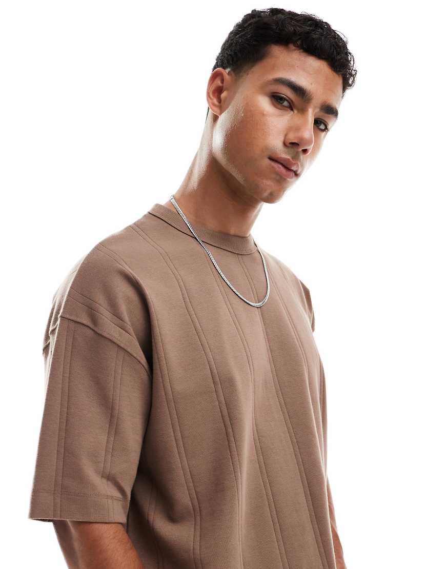 ASOS DESIGN - Kastiges Oversize-T-Shirt in Braun mit Rippenstruktur-Neutral von ASOS DESIGN