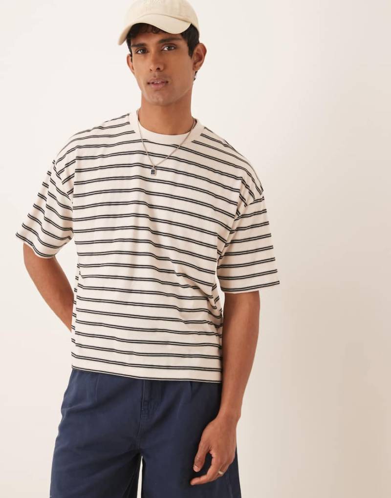 ASOS DESIGN - Kastiges Oversize-T-Shirt in gestreiftem Wollweiß-Bunt von ASOS DESIGN