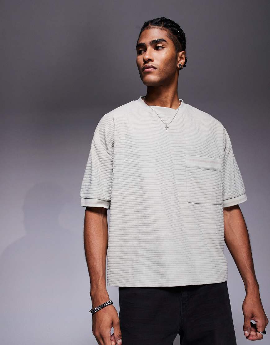 ASOS DESIGN - Kastiges Oversize-T-Shirt in strukturiertem Steinbeige mit Taschendetail-Neutral von ASOS DESIGN